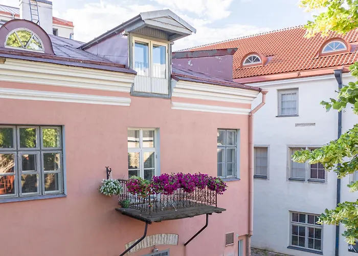 Old Town - Vene * Tallinn